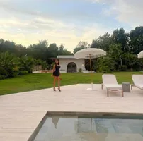 Bạn gái Ronaldo mặc váy ngắn bó sát, khoe trọn vòng 3 gợi cảm