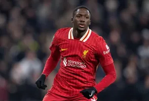 Liverpool Không Để Mất Trụ Cột Hàng Thủ Trước Sức Ép Chuyển Nhượng