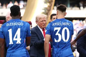 Borussia Dortmund đàm phán chiêu mộ trung vệ Chelsea Aaron Anselmino