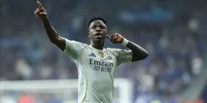 Đoạn phim ghi lại hành vi lạm dụng phân biệt chủng tộc nhắm vào Vinicius Junior và Kylian Mbappe lộ diện