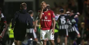 Manchester United chạm đáy trước Grimsby, dấy lên câu hỏi khó tin về Ruben Amorim