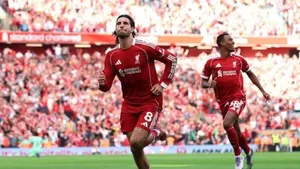 Szoboszlai ghi siêu phẩm đá phạt, Liverpool đánh bại Arsenal