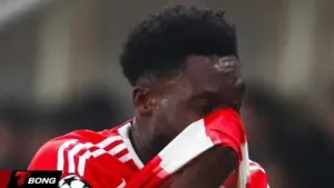 Davies Bật Khóc Sau Chấn Thương Ở Champions League