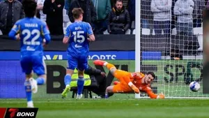 Tanaka tỏa sáng phút 26, Leeds vượt West Ham trong cơn mưa bàn thắng FA Cup