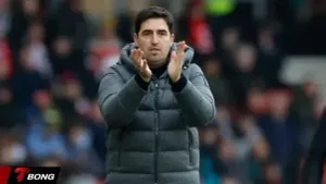 HLV Iraola giữ thái độ điềm tĩnh trước bão tranh cãi trọng tài tại sân Vitality