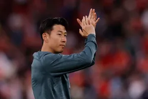 Vì sao đội trưởng Son Heung Min của Tottenham phải ngồi dự bị ở trận chung kết Europa League?