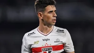 Oscar ngã quỵ trên sân tập, tương lai sự nghiệp bóng đá bỏ ngỏ