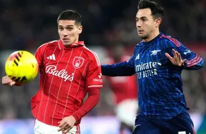 Arsenal tiếp tục lỡ cơ hội 'cắt đuôi’ Man City