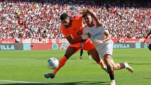 CĐV Barca phẫn nộ: “Trọng tài đang chống lại chúng tôi!”