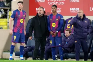 Hansi Flick lên tiếng về khả năng Barcelona ký hợp đồng tháng 1 – “Ngày mai tôi sẽ nói chuyện với Deco”