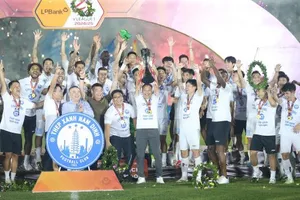 Thép Xanh Nam Định đăng quang V.League: Những giọt nước mắt hạnh phúc