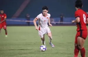 HLV Singapore khen 1 cầu thủ U23 Việt Nam