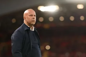 Arne Slot đối mặt với áp lực khổng lồ khi nhân vật chủ chốt của Liverpool xuất hiện tại Anfield