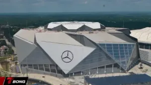 Tại sao sân Mercedes-Benz được giữ logo dù vi phạm quy định nghiêm ngặt của FIFA?