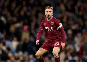 West Ham United Quyết Không Bán Ngôi Sao 29 Tuổi Dù Giá Nào: Tại Sao Đây Là Quyết Định Đúng Đắn?