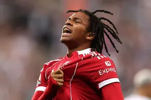 Cách cậu bé 16 tuổi Rio Ngumoha phá vỡ xu hướng tồi tệ nhất tại Ngoại hạng Anh