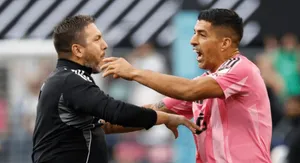 Suarez - ông hoàng bê bối trên sân cỏ