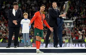 Ronaldo thúc giục Al Nassr giành ngôi sao mà Barcelona khao khát