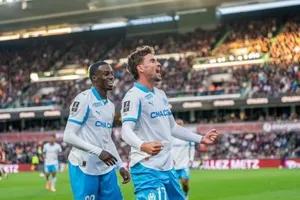 Thắng 4 trận liền, Marseille lên ngôi đầu Ligue 1