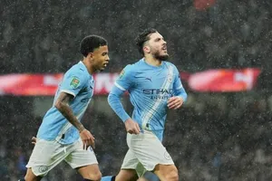 Rayan Cherki thể hiện tiềm năng siêu sao khi Man City dễ dàng vào bán kết Carabao Cup