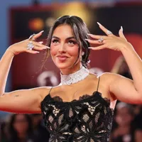 Vợ chưa cưới Ronaldo trở thành tâm điểm chỉ trích