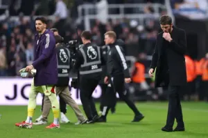 Tuần trăng mật của Michael Carrick tại Man Utd kết thúc là lẽ tất yếu