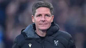 Ngôi sao Crystal Palace đưa ra yêu cầu lớn giữa lúc được Man Utd và PSG theo đuổi