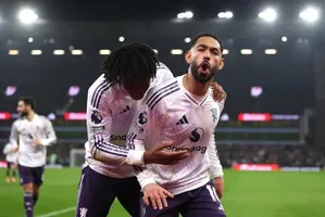 MU vs Newcastle: Martinez và Casemiro xuất phát trong đội hình 3-4-2-1