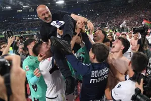 Bologna gây chấn động khi hạ AC Milan để lần đầu vô địch Coppa Italia sau 51 năm