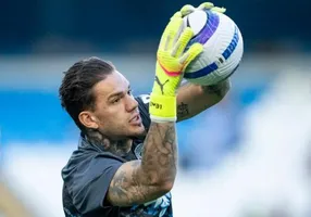 Pep Guardiola nghi ngờ tương lai của Ederson tại Man City sau thỏa thuận với Galatasaray