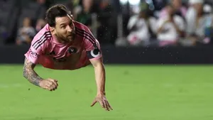 Cú đúp và Giày Vàng cho Messi - người đặt tương lai của MLS dưới chân