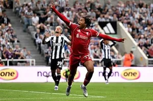 Ngày vinh danh thần đồng 16 tuổi; Konate gây thất vọng