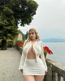 Vẻ đẹp "ná thở" củaAnastasia Kvitko được mệnh danh là "Kim Kardashian" của nước Nga