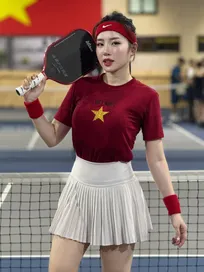 Loan Barbie diện trang phục ấn tượng trên sân pickleball