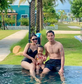 Vợ Đình Triệu đốt mắt fan với loạt ảnh bikini táo bạo