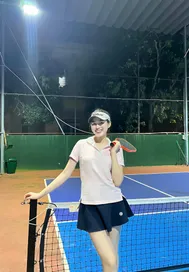 Hoa hậu Đỗ Thị Hà gây chú ý với phong cách thời trang nổi bật trong làng pickleball