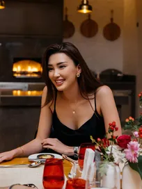 Nhan sắc rạng rỡ của Sabina Altynbekova khiến triệu trái tim xao xuyến