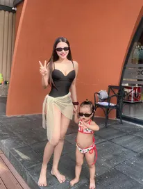 Vợ Đình Triệu đốt mắt fan với loạt ảnh bikini táo bạo