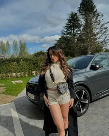 Vợ cầu thủ Newcastle gây chú ý với chuyến nghỉ dưỡng giữa lúc chồng buồn vì không được gọi lên tuyển