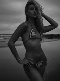 Sara McNally: Biểu tượng quyến rũ mới khiến cộng đồng mạng "dậy sóng".