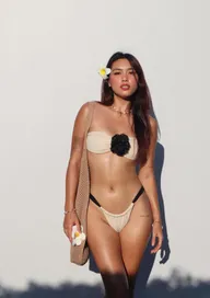 Trần Hồng Nhung: Vẻ đẹp hòa quyện giữa sự kiên cường và quyến rũ