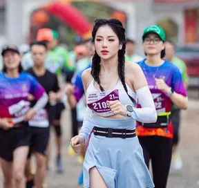 Chỉ với một khoảnh khắc, Loan Barbie khiến netizen gọi tên “Aurora đời thực”