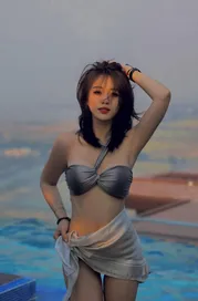 Hotgirl Hà Kim khiến dân mạng ‘tan chảy’ với nhan sắc trong veo ở marathon đêm Hà Nội