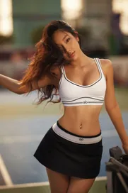 Nhan sắc và vóc dáng cực phẩm của Huyền Berry khiến fan không rời mắt