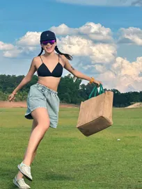 Vy Phan, nữ runner quyến rũ nhất làng chạy, khiến mạng xã hội dậy sóng