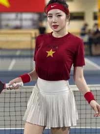 Loan Barbie diện trang phục ấn tượng trên sân pickleball