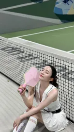 Quỳnh Nga làm fans xao xuyến với màn khoe dáng bốc lửa, thả thính "chất"