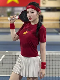 Loan Barbie diện trang phục ấn tượng trên sân pickleball
