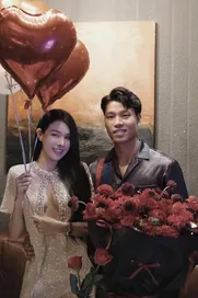 Bạn gái Văn Thanh cực nóng bỏng, khoe thu nhập tiền tỉ