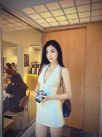 Đặng Thu Huyền khiến fan “đứng ngồi không yên” khi khoe body cực phẩm dịp Trung thu